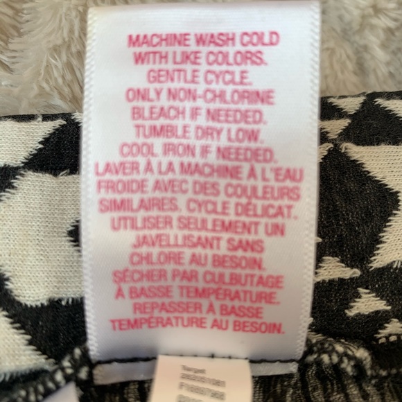 Black and White Pleated Skirt - Picture 6 of 6